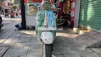 Vespa Sprint 3V 2015 màu độc nhất vô nhị