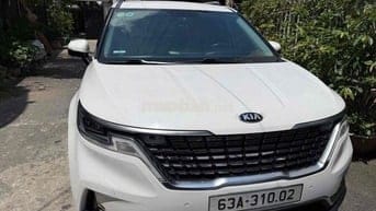 Kia Carnival 2022 2.2D Premium màu trắng
