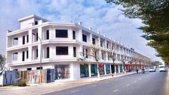Cc bán shophouse mặt đường nguyễn văn cừ KDT mới phù khê
