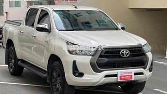 Toyota Hilux 2021 2.4E 4x2 AT -50000km 180Tr trả