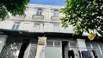 Nhà Sạch DT 110m2 1Trệt 2Lầu 4Pn 3Wc Sân Xe Máy Ngã Tư Ga Giáp Gò Vấp
