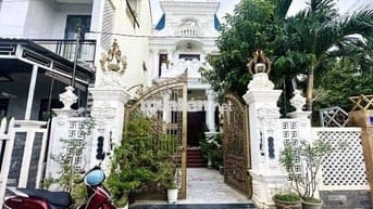 BÁN BIỆT THỰ 3TẦNG PHONG CÁCH CỔ ĐIỂN. DT:135M2/ NG. 6M.GIÁ HƠN 6 TỎI