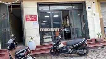 cho thuê tầng 1 75m2 mặt tiền 7,5m .oto để được 4 chiếc free.