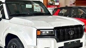 Toyota Land Cruiser Prado 2025 Cửa sổ trời đơn