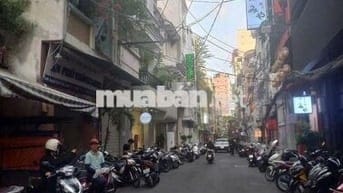 Hẻm thương mại top 1 Q1. Dt 3.7x16m 2 lầu. Giá chỉ 40tr