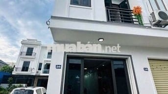Nhà Mặt Phố 2 Lầu, Nội Thất Cao Cấp,75m2 giá chỉ 850tr, Sổ Hồng Riêng