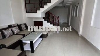 Cho thuê nhà nguyên căn, 5 phòng ngủ, đường Hùng Vương Đà Lạt