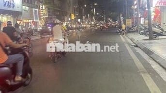 Bán nhà mặt phố Tôn Đức thắng . 43m2. Lô góc . Giá 31.8 ty