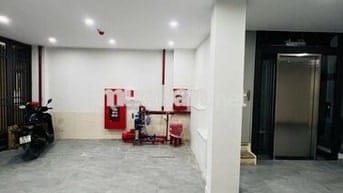 Bán căn hộ dịch vụ Triều Khúc, ngõ rộng, mặt tiền lớn, 100m2 20.9 tỷ