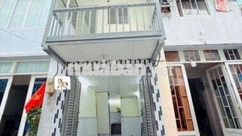 Cho thuê nhà đường Võ Văn Kiệt P1.Q5 DT.2m5×8m2 } 1 Lầu 2 Phòng 1 wc.