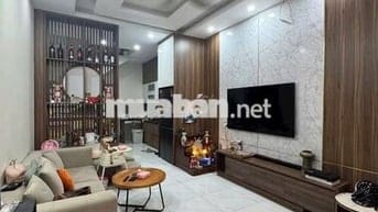 Nhà Lô Góc 35m2 x 5 Tầng Ngay GO Long Biên – Sân Để Xe Riêng – 6.x tỷ