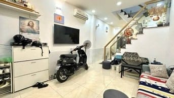 NHÀ NGỘP CẦN BÁN GẤP, GIẤY TỜ ĐẨY ĐỦ NGAY LÊ VĂN SỸ, QUẬN 3, HẺM 4M