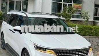 Kia Carnival 2022 2.2D Luxury 8 chỗ - 6 km
