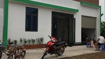 Nhà mới xây.có ép cọc,chắc chắn