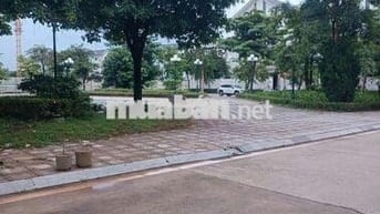 Cần bán biệt thự lô góc Khu C Gleximco – view vườn hoa.