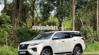 Toyota Fortuner 2022 2.4L 4x2 MT - 10000 km