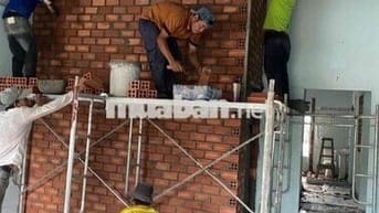 khoá cửa bằng vân tay, có ban công, đầy đủ nội thất,