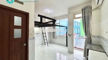 DUPLEX TONE TRẮNG SIÊU ĐẸP ĐANG SƠN MỚI ĐÓN KHÁCH - SÁT CẦU NVC QUA Q5