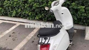 Ban xe piagio Primavera Trắng