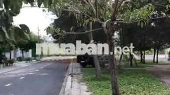 cần bán nền 5x18m ngay sát chợ Xuyên Á, đối diện công viên