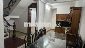 Cho thuê nhà riêng ở Ngọc Thụy, gần Hồng Tiến 80m2 4 phòng ngủ. 10tr