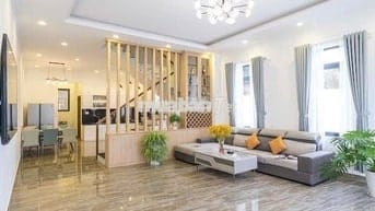 Villa sang trọng mặt tiền đường An Sơn  P.4, Đà Lạt. Diện tích 212m²