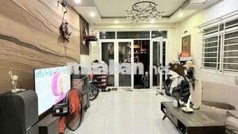 🎸 Hiếm! Anh Tony Thế – nghệ sĩ guitar cần bán căn nhà xây tâm huyết