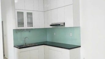 Căn hộ 1 phòng khách, bếp, 3 phòng ngủ, 2 toa lét, rộng, thoáng mát.