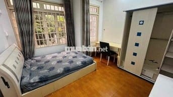 Căn hộ dv studio thoáng mát ở khu vực trung tâm gần các tr đại học