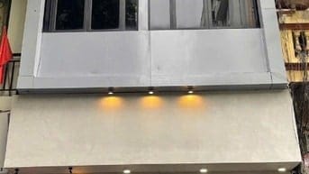 CHO THUÊ NHÀ MẶT PHỐ TRẦN QUANG KHẢI Q1 NGANG 5,5M GIÁ 32 TRIỆU 