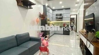 TẬP THỂ PHỐ THÁI HÀ - TẦNG 2 - SỔ TO - 2 MẶT THOÁNG - 2 BAN CÔNG