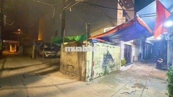 nhà 2 tầng kiệt ô tô bình an 7 nhà xay chắn chắn . chỉ xach va ly vào