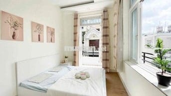 Ban công 50m Tách bếp Full nội thất mới. Cộng Hoà gần ETown