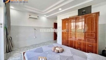 STUDIO MỚI XÂY GẦN CÔNG THƯƠNG CÓ BAN CÔNG