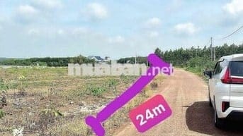 Chủ ở Dĩ An gửi bán gấp lô đất 1305m2 giá 250tr, ngang 24m, full hồng