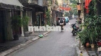 Nhà dân xây phân lô Tam Trinh Mai động