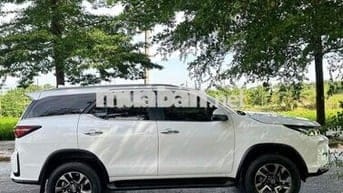 Toyota  LEGENDER sx 2022  2.4 AT 1 cầu chinh chu
