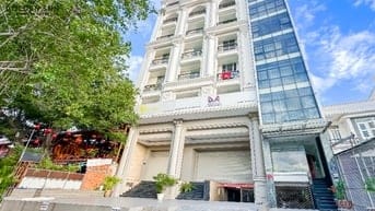 Cho Thuê Mặt Tiền Lớn Q7 - 188M2 - 25TR