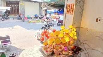 Cho thuê mặt bằng ngay mặt tiền chợ số 378 nguyễn Duy Dương 4,2x7m