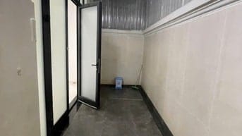 CHO THUÊ TẦNG TRỆT NHÀ PHỐ 126m2, LỐI ĐI RIÊNG, MÁY LẠNH, MÁY CHE ĐẦY 