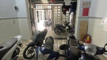 Chú chỉnh Nhà Diện tích 4,5x17m,4 tầng  9 phòng Thu nhập 30tr/th. 