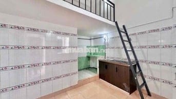 CHO THUÊ PHÒNG TRỐNG SẴN - GÁC CAO - CỬA SỔ THOÁNG MÁT NẰM NGAY T.TÂM