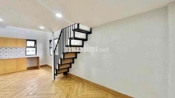 Duplex đầy đủ nội thất có cửa sổ trời ngay ngã tư Bình Thái,Trường tho