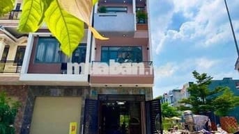 Nhà hoàn công .sân ô tô.công viên bên nhà.thoáng mát.full nội thất