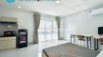 CĂN HỘ FULL NỘI THẤT - GIÁP QUẬN 1, MỚI 100% - THANG MÁY