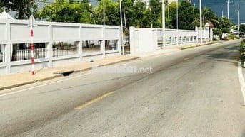 Mặt tiền đường nguyễn thái bình