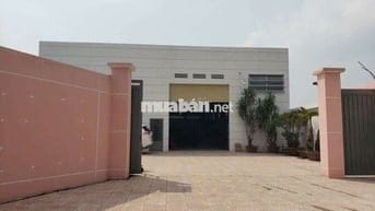 Bán nhà xưởng 2 mặt tiền full thổ cư, xây dựng kiên có, đường xe tải