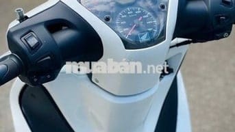 Xe máy Honda SH màu trắng sản xuất 2012