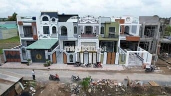 Nhà mới  1 trệt+1 lầu 4,5×30,5 ,3pn rộng sẳn nội thất kcn cầu Tràm