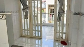 BÁN HOẶC CHO THUÊ NHÀ ĐƯỜNG ĐOÀN VĂN BƠ, PHƯỜNG 10, QUẬN 4
